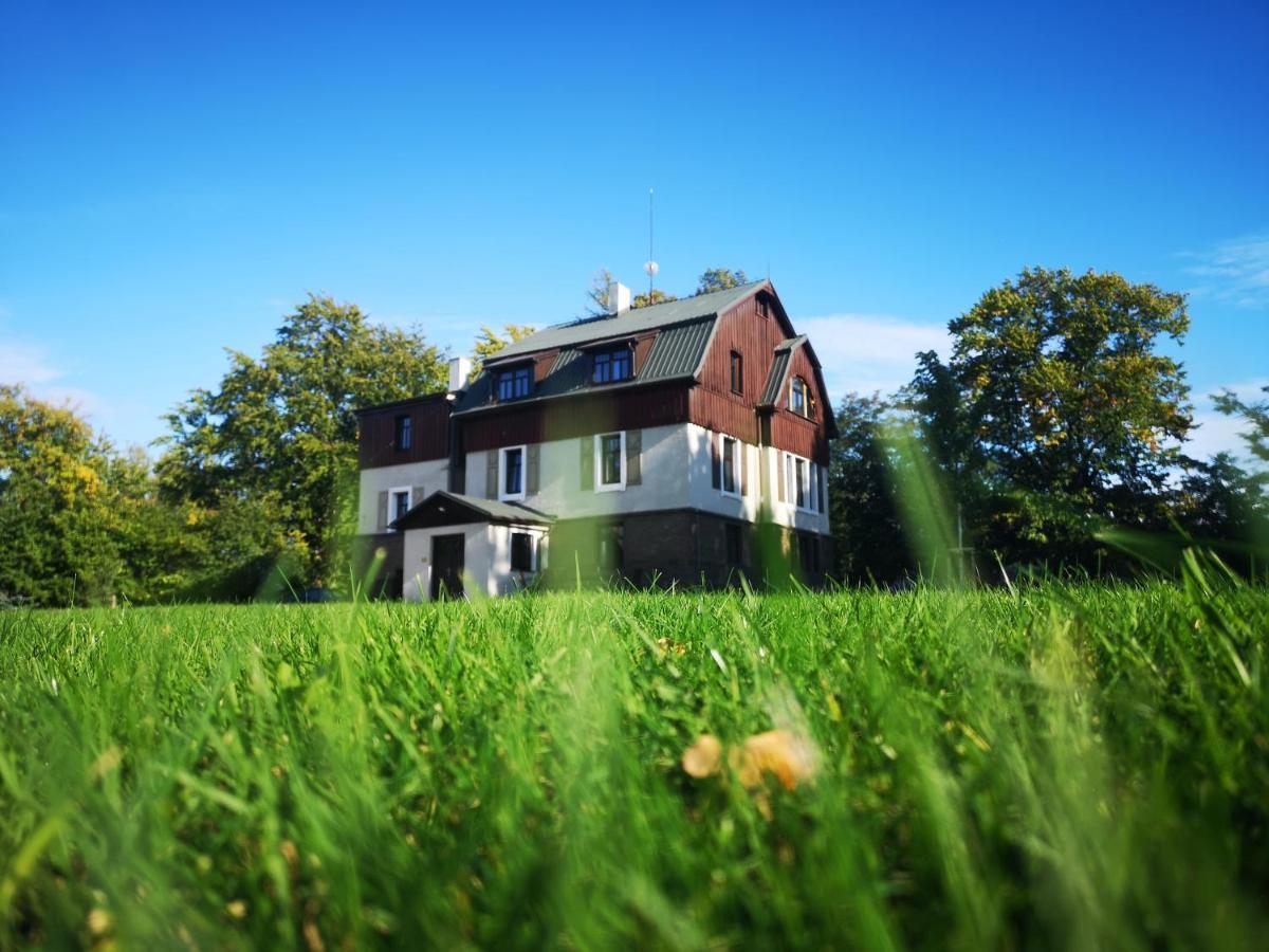 Apartman Mezi Duby Osecna Esterno foto